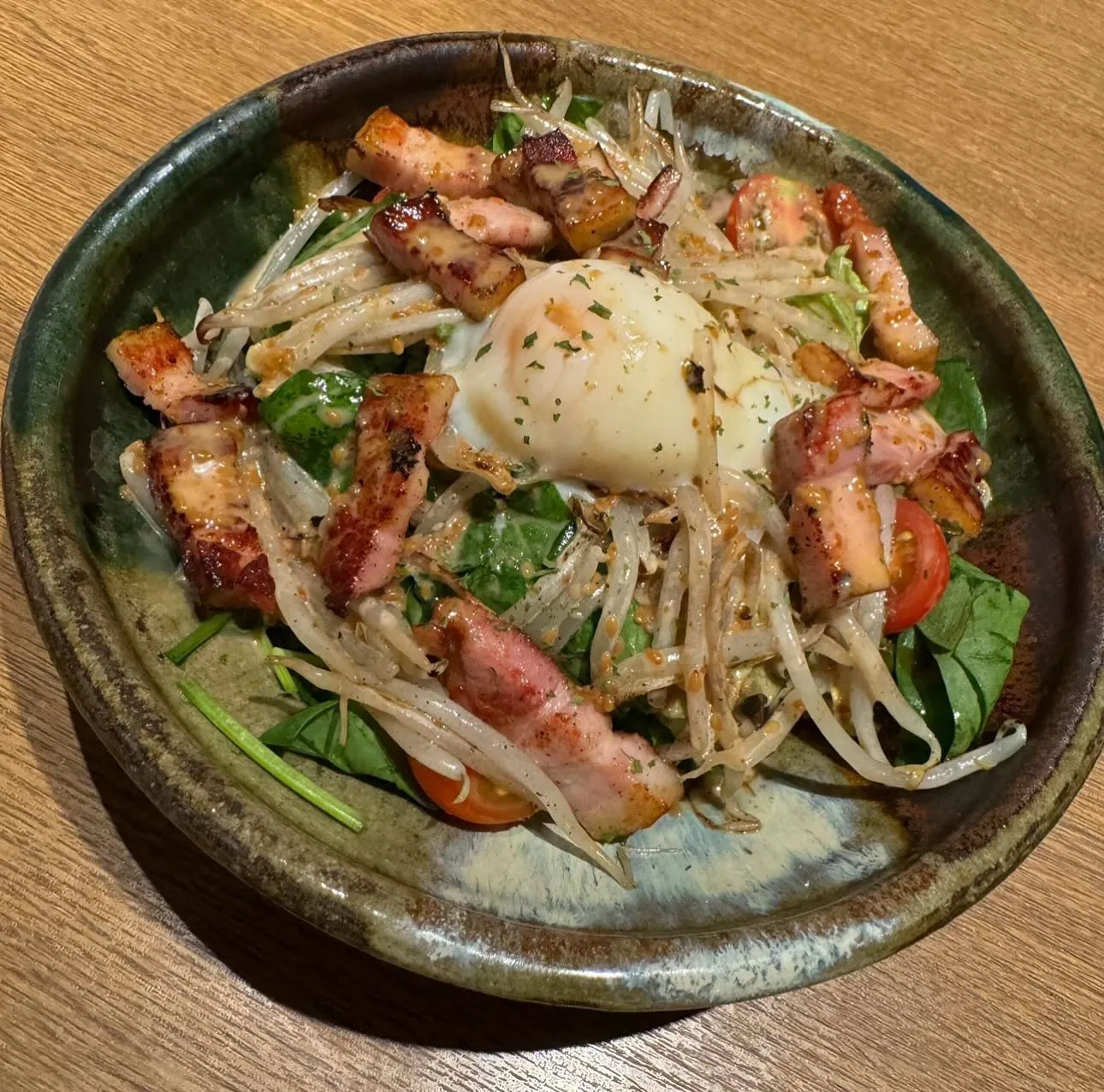 カリカリベーコンと温玉のほうれん草サラダ🥗